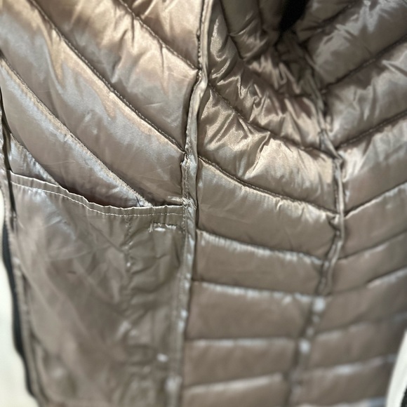Womens Down Blend Jacket. Invisible pockets outside & 2 in. Machine Washable! - Picture 9 of 11